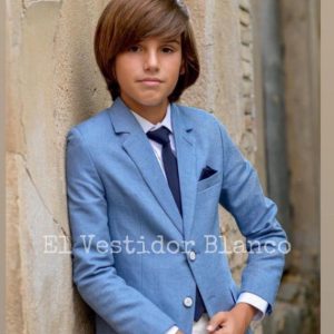 Chaqueta Celeste Sucia Cerca Pantalón Blanco